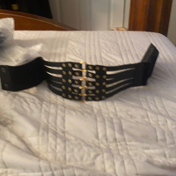 Black belt5 lines gold stripes - Picture 1 of 4